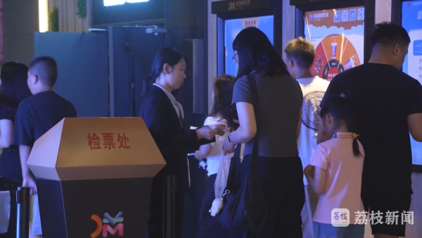 《南京照相馆》适合几岁孩子看？专家：以孩子社会心理成熟度为准